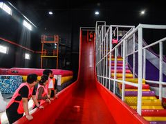 -嘿哟动霸CHUA·新潮玩运动娱乐中心·蹦床滑冰团建乐园