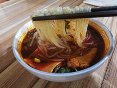 麻辣米线-老字号杨坡红油米线腊汁肉夹馍(东四道巷店)