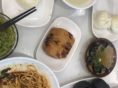 青豌豆现磨豆浆-李与白包子铺(桐梓林店)