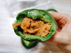 艾叶咸蛋黄肉松青团-王家沙点心店(南京西路总店)