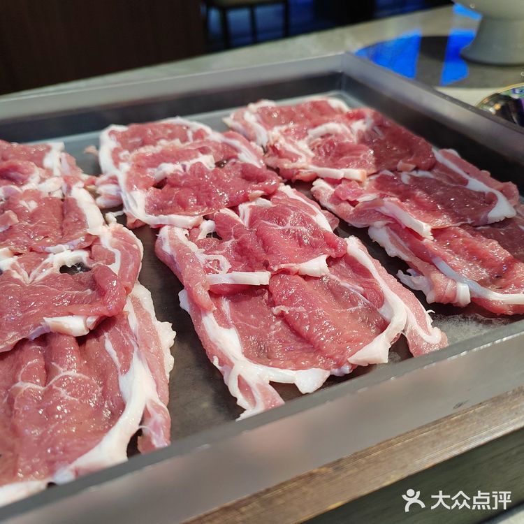 五棵松华熙宾利展厅负一层，非常好找，交通便利