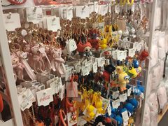 -名创优品(江南新地店)