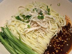 鸡丝凉面-麻六记(新天地店)