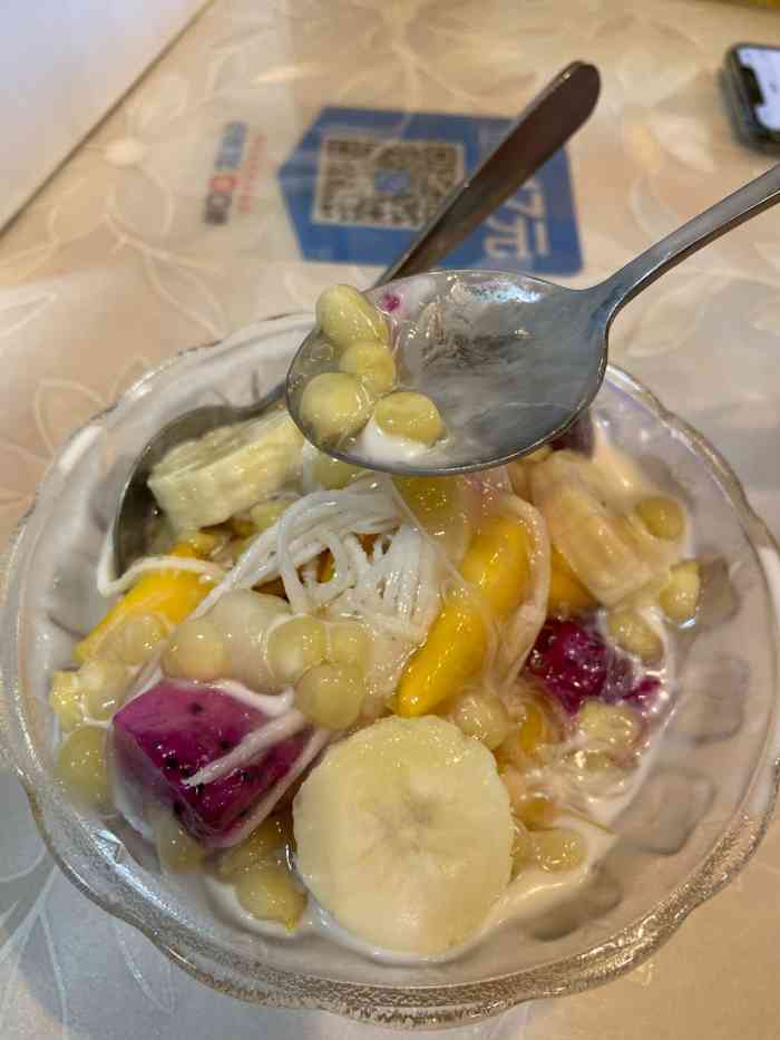 葛师傅越南特色水果捞-"来到南宁才知道还有越南水果捞～里面加的.