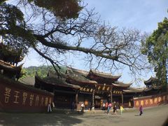 -峨眉山报国寺