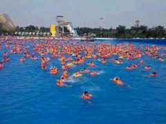 -黄河谷马拉湾海浪浴场