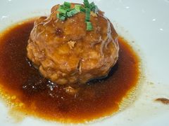 鸭蛋黄狮子头-梅飞酒家(桑园路店)