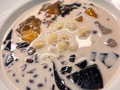 娟姗奶大满贯-RUXU入续鸳鸯糖水铺(万菱汇店)