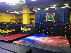-爱蹦iBOON蹦床运动馆(江汉店)