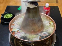 -果松木炭酸菜铜火锅·外婆参鸡汤