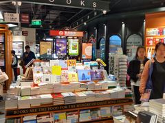 -西西弗书店&矢量咖啡(凯德晶萃广场店)