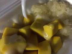 -芒果糯米饭摊子