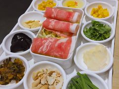 -花馬肆.云南过桥米线(汉神购物广场现场熬汤店)