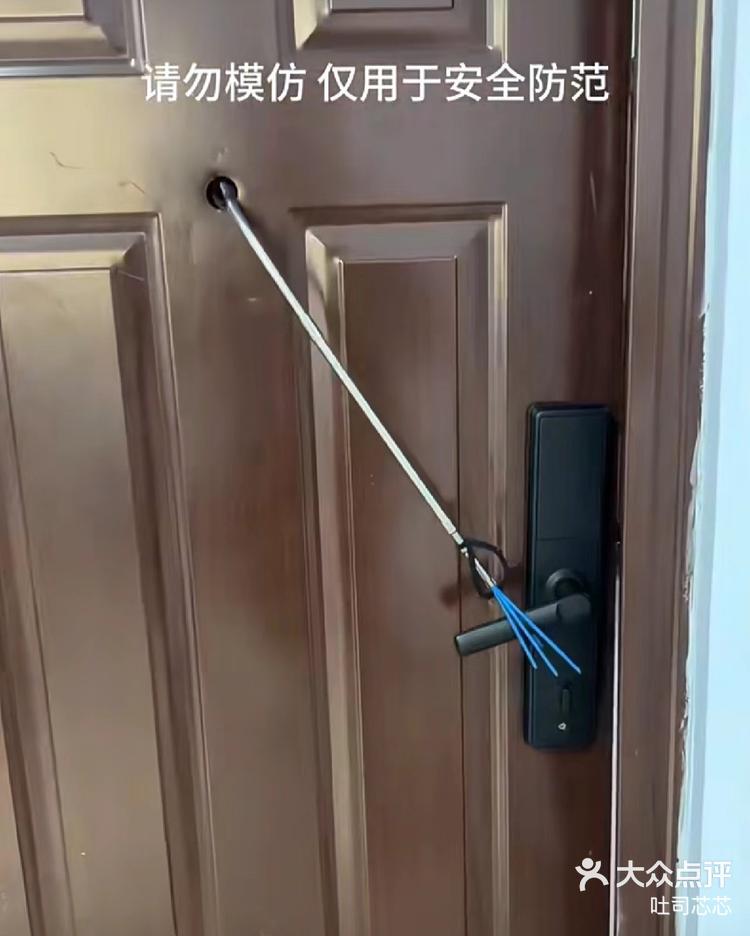 救命人在家里门被撬了