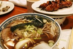 酱油拉面和烤鸡肉-福烤锦花(长乐路店)