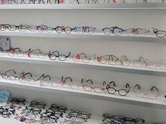 -美式眼镜·授权蔡司.依视路.尼康.豪雅.明月(南翔印象城店)