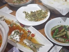 -头上红煨盐鸡·非遗院子餐厅