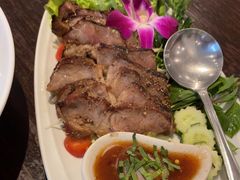 -Chom Cafe and Restaurant