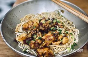 Stir-Fried Frog Legs with Vegetables