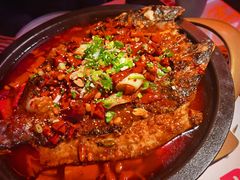 清江鱼-鸣记脆皮烤鱼·海鲜烤鱼(三八广场店)