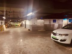 -上海南新雅皇冠假日酒店-停车场