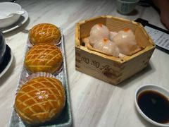 酥皮水牛奶菠萝包-陶陶居酒家(新天地店)