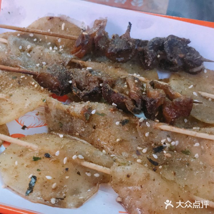 无奈我们是吃了晚饭和夜宵后去的，实在吃不下生蚝了