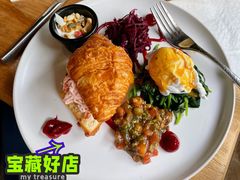 鲜虾班尼迪蛋可颂黑松-翠贝卡&Mama Kelly Brunch Coffee(河西店)