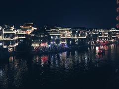 -临江餐馆二楼美食部落