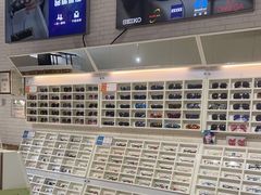 -诺柯视眼镜-蔡司依视路官方工厂店(淞南一店)