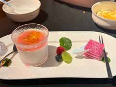 蜜桃布丁配千层椰汁马蹄糕-RIVIERA 松鹤楼(外滩店)