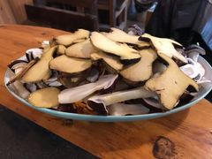 菌菇拼盘-抚仙湖生态石锅鱼野生菌(告庄店)