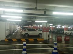 -虹桥火车站-停车场