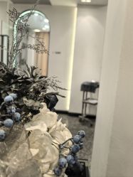 -SWANK SALON