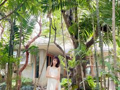 -Chom Cafe and Restaurant