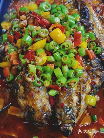 店面空间很大 ，位置也离得比较远 不会有很挤的那种感