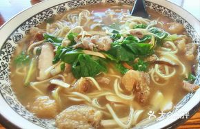 Vegetable and Pork Noodles with Oil Crumbs