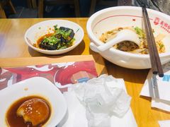 -呷佬·长沙手工米粉(金沙江路店)