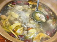 炭炉果鸡煲-威邵鸡煲(西华路总店)
