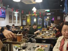 大堂-長壹旋转烤吧 农家鸡火锅