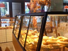 面包甜点陈列柜-Dough&Joe团憩(瑞虹天地月亮湾店)