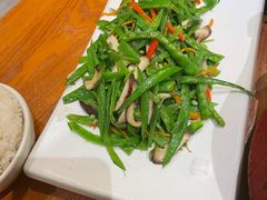 五彩花菇荷兰豆-云海肴·汽锅鸡·云南菜(苏州中心店)