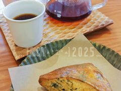 火腿菠菜司康-YEEGIN COFFEE也径咖啡