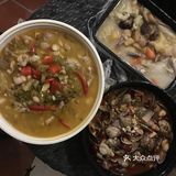 可以带孩子去海边玩沙子。酒店里的自助餐我觉得一般