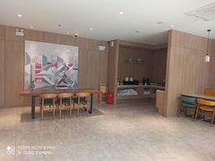 -汉庭优佳(上海娄山关路地铁站店)