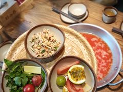 -野山舂·贵州现舂酸汤火锅(鸿通城店)