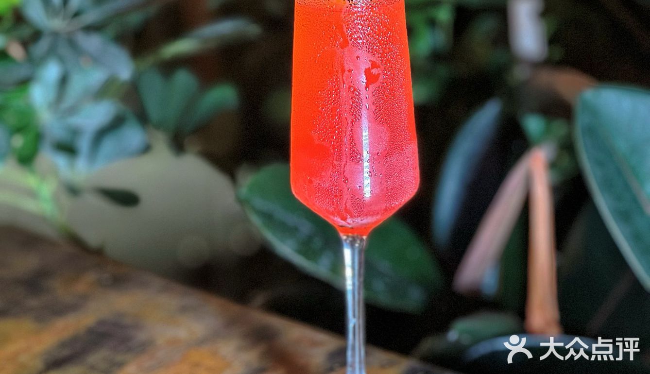 这里的露台view真的好棒，下雨也唯美