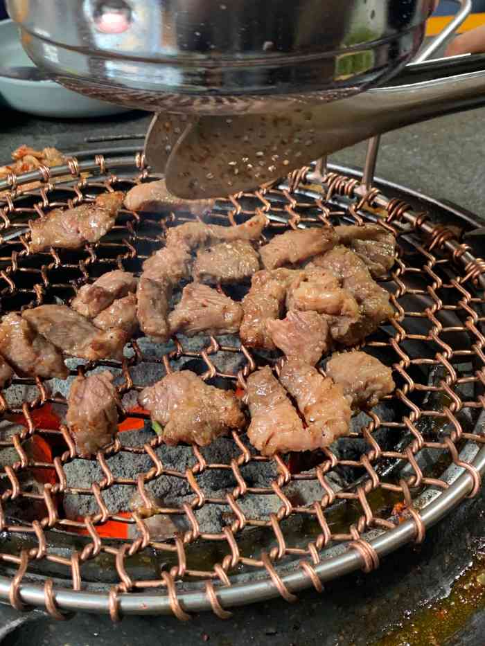 很久没来江原道了这次来发现两家店都变成了烤肉店里的烧烤味道也很好