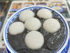 牛奶芝麻汤圆-广信牛奶甜品世家(台东店)