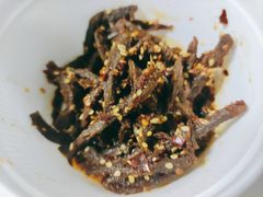 麻辣牛肉干-鑫记婆婆兔·成都特产·兔头手撕兔(太古里店)